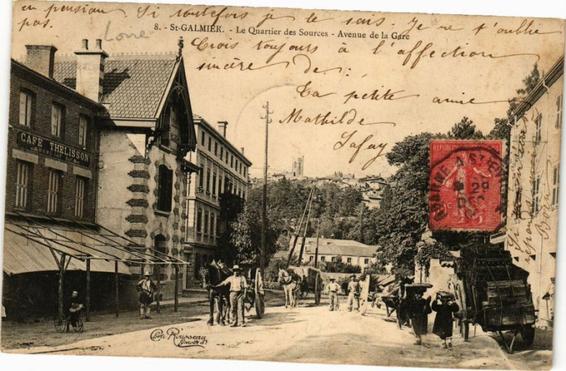 Carte postale ancienne Saint-Galmier - Le Quartier des Sources - Avenue de la Gare à Saint-Galmier