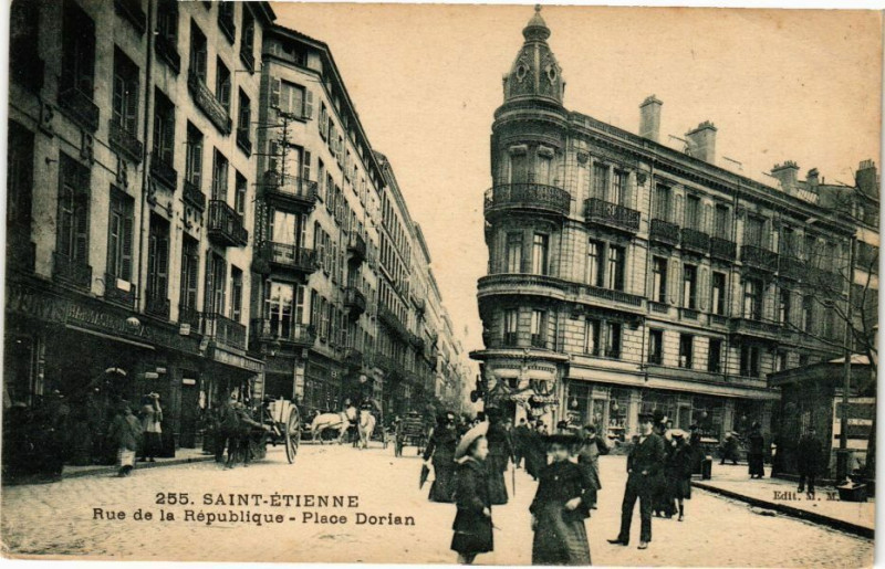 Carte postale ancienne Saint-Etienne - Rue de la République - Place Dorian à Saint-Étienne