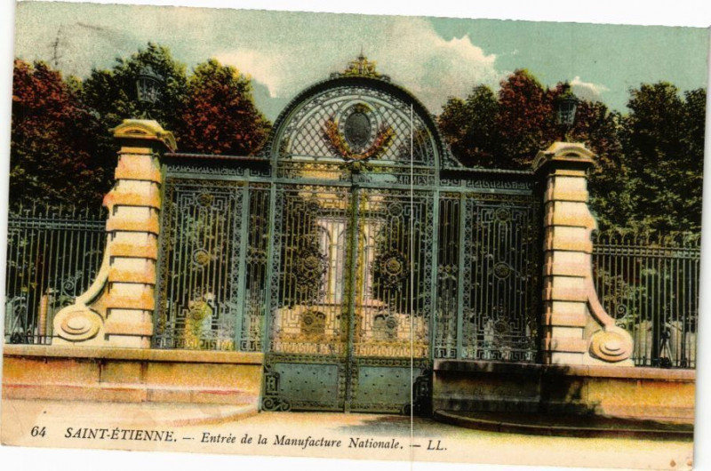 Carte postale ancienne Saint-Etienne - Entrée de la Manufacture Nationale à Saint-Étienne