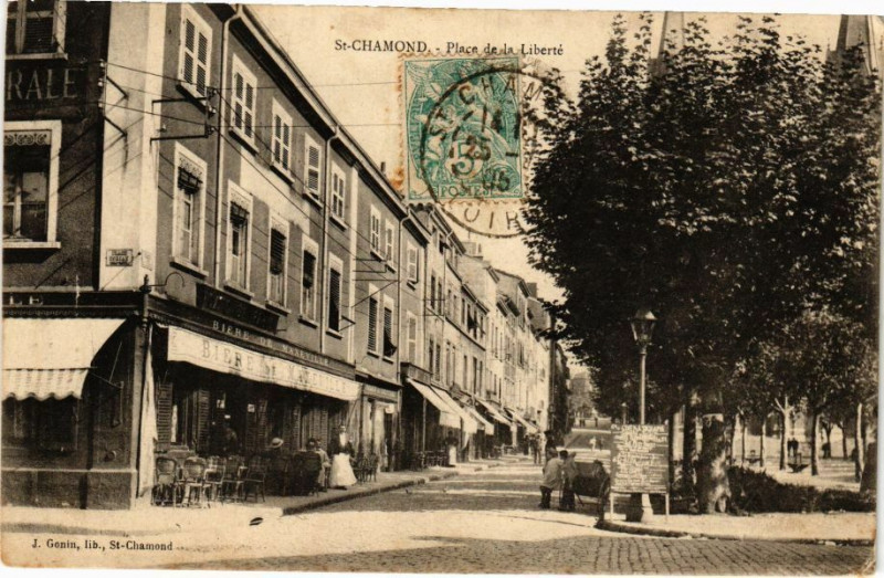 Carte postale ancienne Saint-Chamond - Place de la Liberté à Saint-Chamond