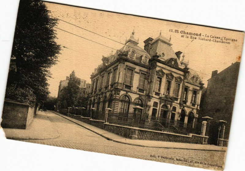 Carte postale ancienne Saint-Chamond - La Caisse d'Espargne et la Rue Richard-Chambevet à Saint-Chamond