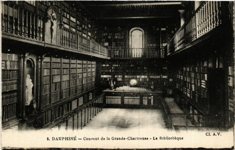 Carte postale ancienne Couvent de la Grande-Chartreuse - La Bibliotheque