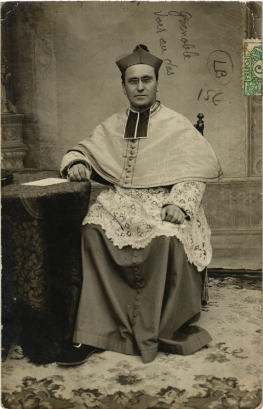 Carte postale ancienne Grenoble ? - Pretre à Grenoble