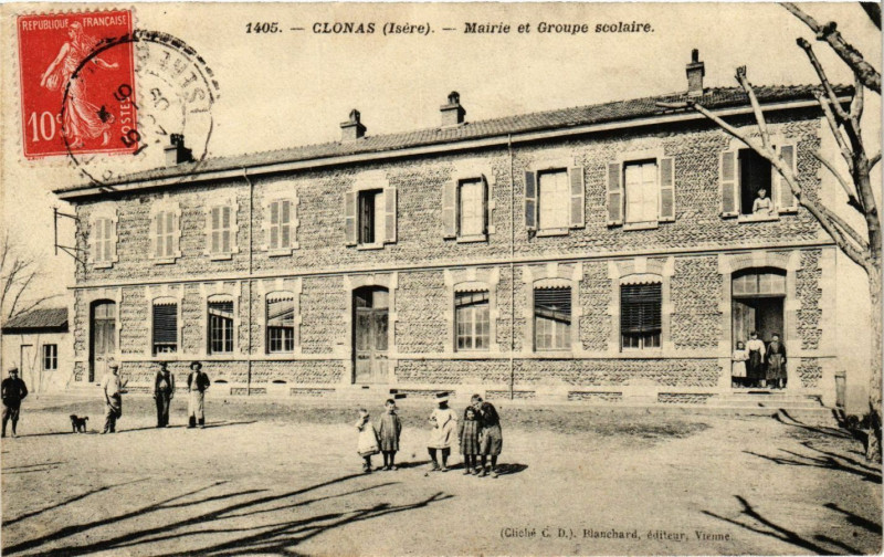 Carte postale ancienne Clonas - Mairie et Groupe Scolaire