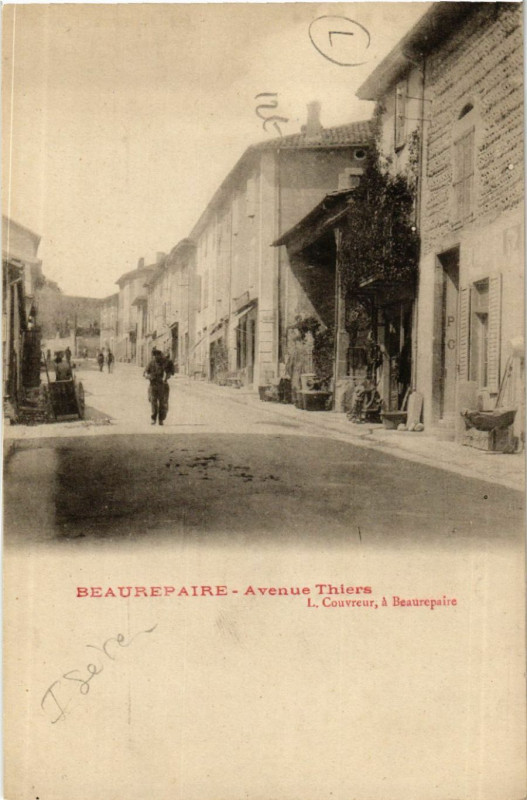 Carte postale ancienne Beaurepaire - Avenue Thiers à Beaurepaire