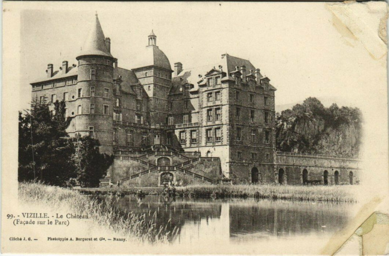 Carte postale ancienne Vizille - Le Chateau - Facade sur le Parc à Vizille