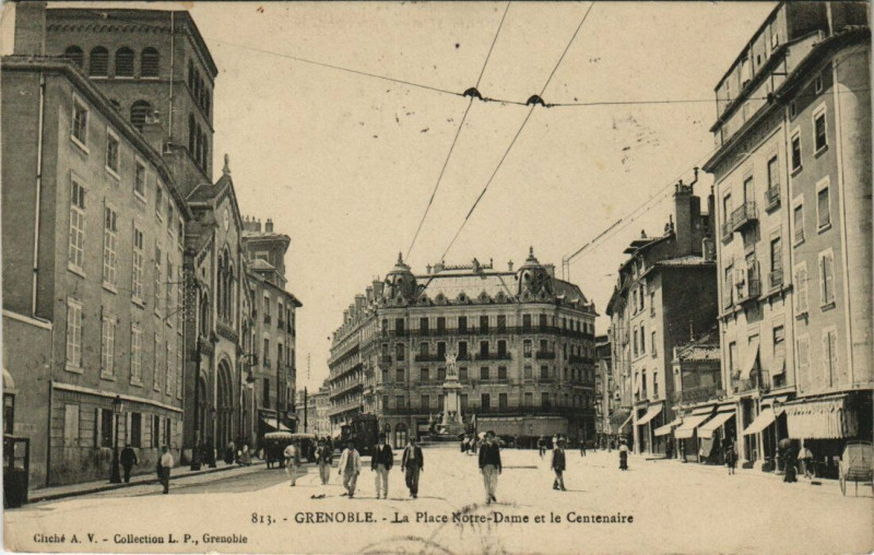 Carte postale ancienne Grenoble - Le Place Notre-Dame et le Centenaire à Grenoble