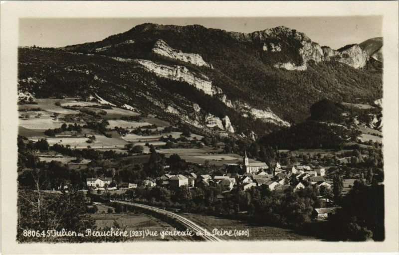 Carte postale ancienne Saint-Julien en BeAUCHERE (923) - Vue générale et le Peine (1600)