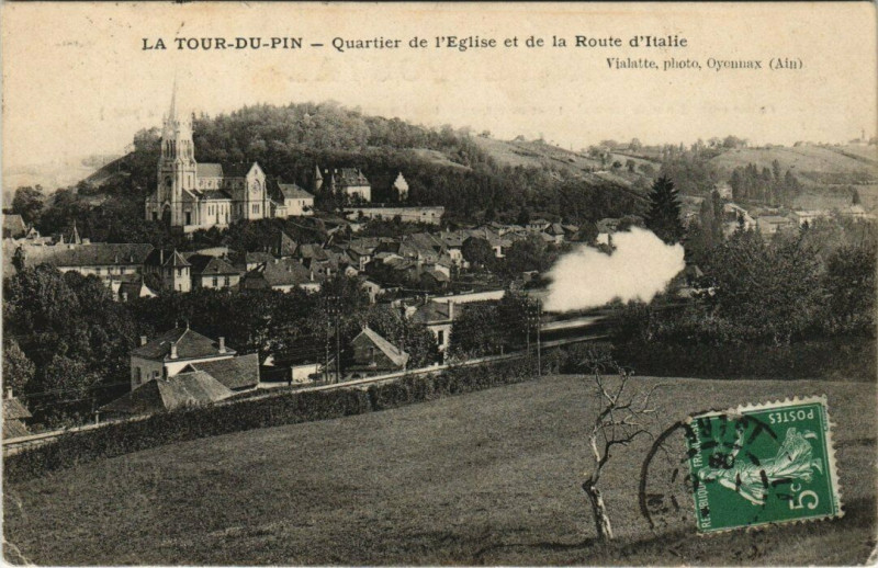 Carte postale ancienne La Tour-du-Pin - Quartier de l'Eglise et de la Route d'Ital à La Tour-du-Pin