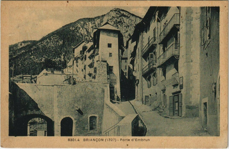 Carte postale ancienne Briancon (1327) - Porte d'Embrun