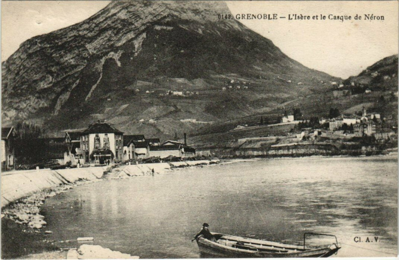 Carte postale ancienne Grenoble - L'Isere et le Casque de Neron à Grenoble