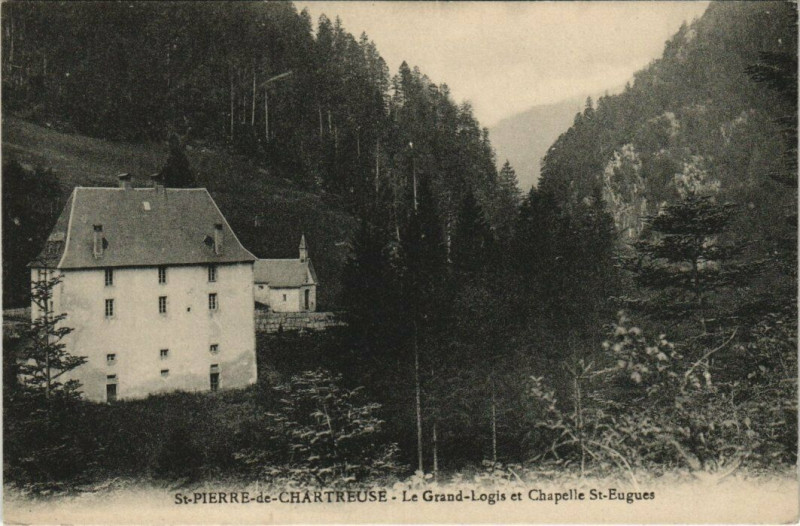 Carte postale ancienne Saint-Pierre de Chartreuse - Le Grand Logis et Chapelle Saint-Eugues à Saint-Pierre-de-Chartreuse
