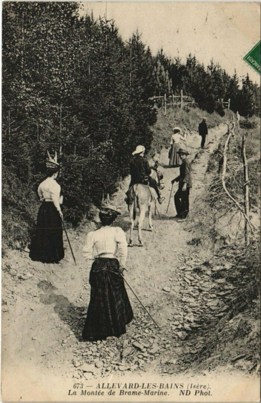Carte postale ancienne Allevard-les-Bains - La Montée le Brame-Marine à Allevard
