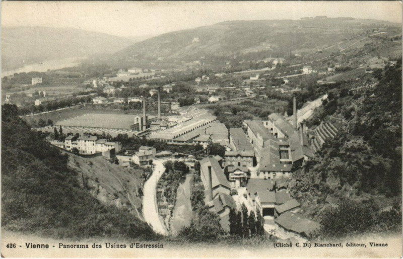 Carte postale ancienne Vienne - Panorama des Usines d'Estressin à Vienne