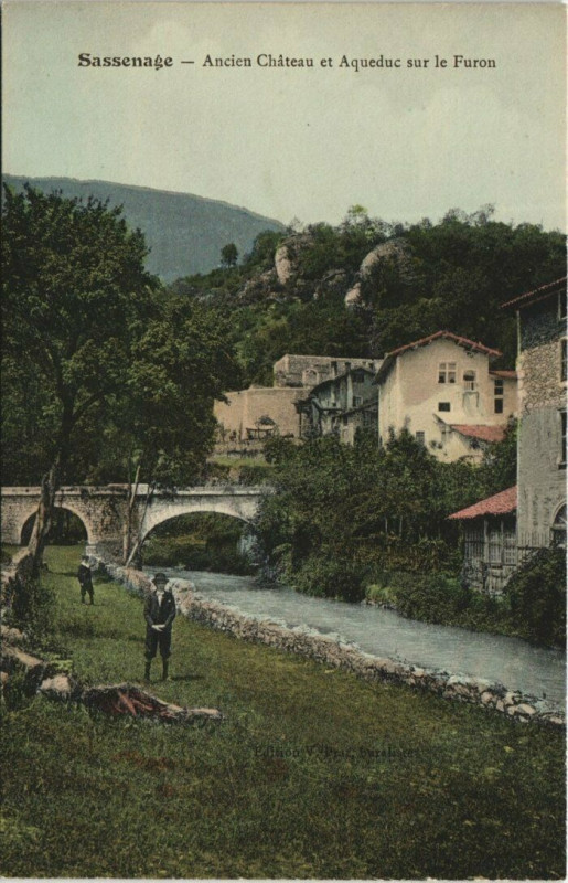 Carte postale ancienne Sassenage - Ancien Chateau de Aqueduc sur le Furon à Sassenage