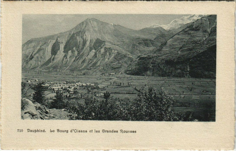 Carte postale ancienne Dauphiné - Le Bourg d'Oisans et le Grandes Rousses au Bourg-d'Oisans