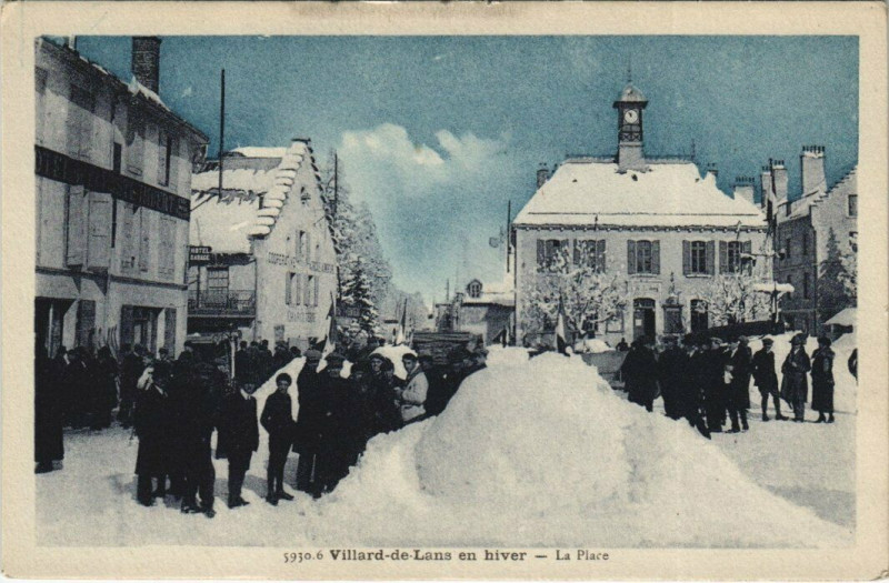 Carte postale ancienne Villar de Lans en hiver - La Place