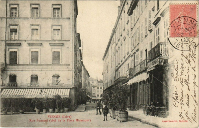 Carte postale ancienne Vienne - Rue Ponsard (Cote de la Place Miremont) à Vienne