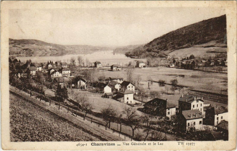 Carte postale ancienne CHARAVINEc - Vue générale et le Lac