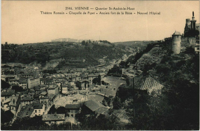 Carte postale ancienne Vienne - Quartier Saint-Andre le Haut - Theatre Romain à Vienne