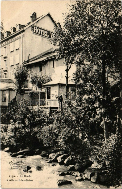 Carte postale ancienne Allevard-les-Bains - La Place à Allevard