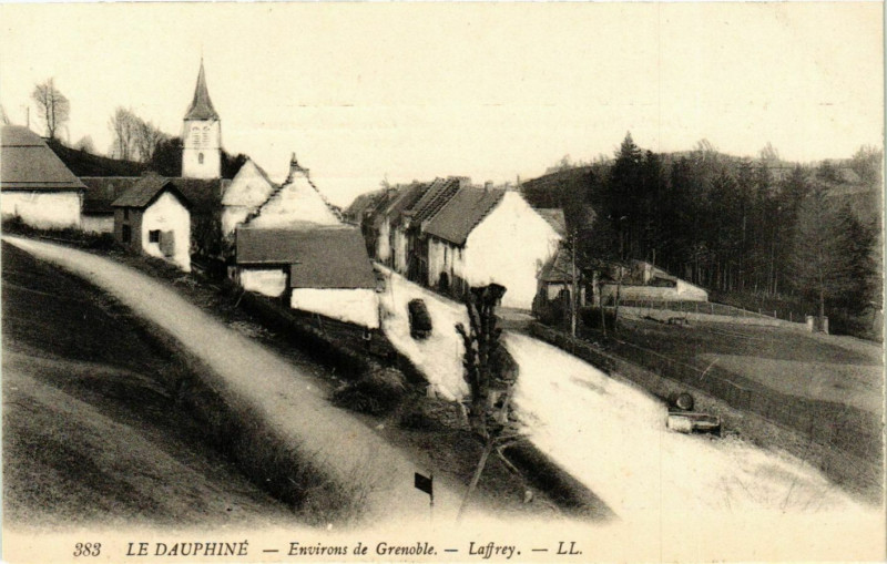 Carte postale ancienne Laffrey - Town Scene - Environs de Grenoble France à Laffrey