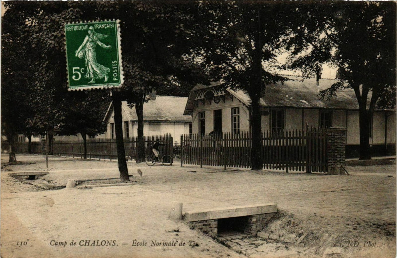 Carte postale ancienne Camp de Chalons - Ecole Normale France à Chalon