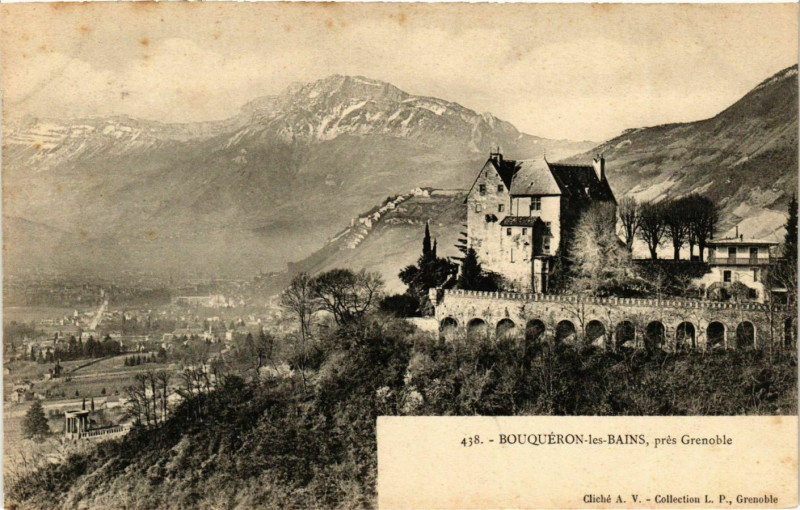 Carte postale ancienne Bouqueron-les-Bains pres Grenoble et le Moncherotte dans le fond à Corenc