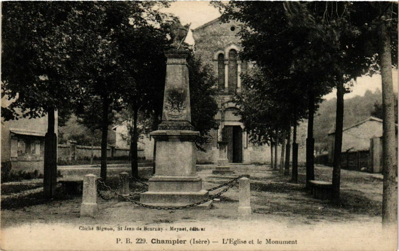 Carte postale ancienne Champier - L'Eglise et le Monument France à Champier