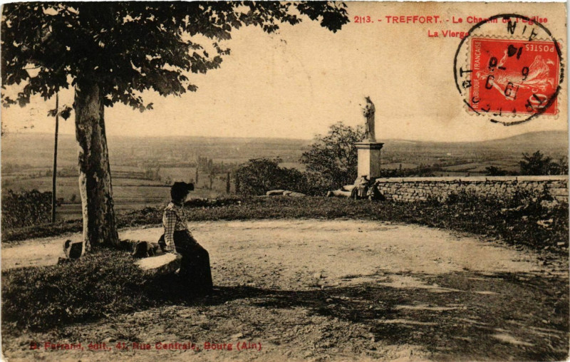 Carte postale ancienne Treffort - Le Chemin de l'Eglise - La Vierge France à Treffort