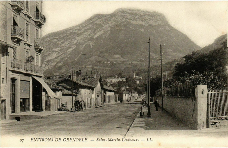 Carte postale ancienne Saint-Martin-Levinoux - Rue - Street Scene France à Grenoble