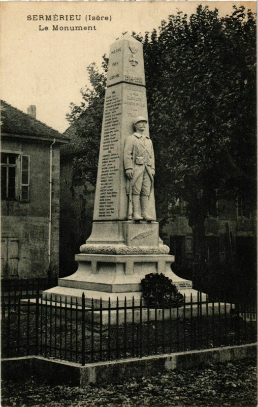 Carte postale ancienne Sermerieu - Le Monument France à Sermérieu