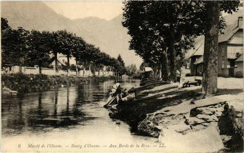 Carte postale ancienne Bourg d'Oisans - Aux Bords de la Rive France