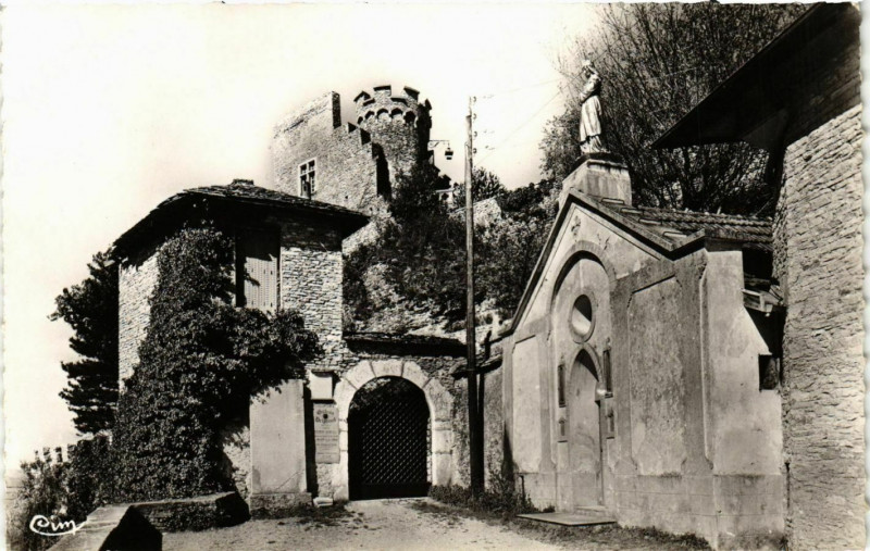 Carte postale ancienne Cremieu - Chateau Delphinal France à Crémieu