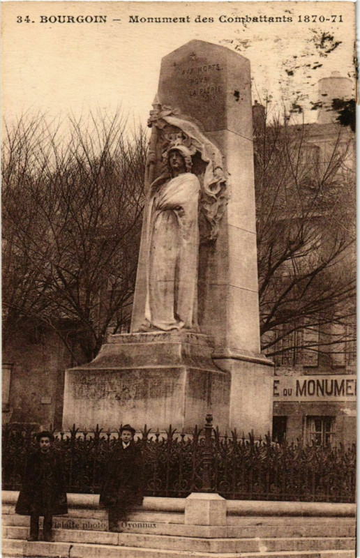 Carte postale ancienne Bourgoin - Monument des Combattants 1870-71 France