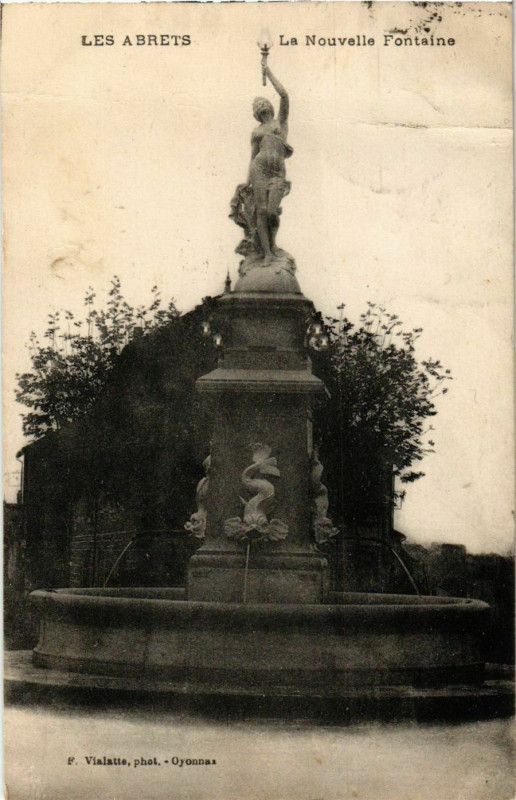 Carte postale ancienne Les Abrets - La Nouvelle Fontaine France à Fontaine