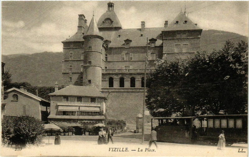 Carte postale ancienne Vizille - La Place France à Vizille