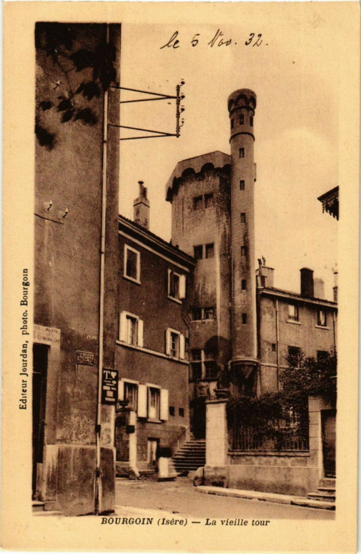 Carte postale ancienne Bourgoin - La Vieille Tour France