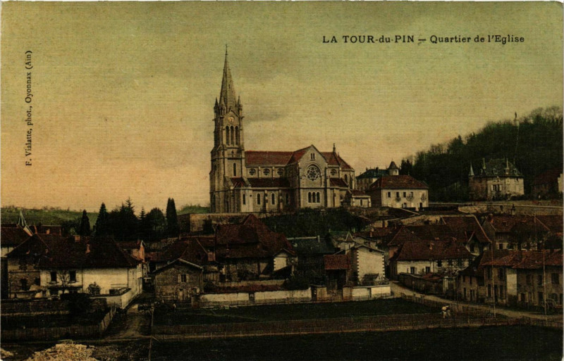 Carte postale ancienne La Tour-du-Pin - Quartier de l'Eglise France à La Tour-du-Pin
