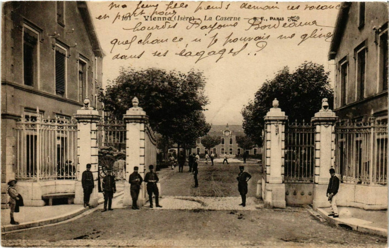 Carte postale ancienne Vienne - La Caserne France à Vienne