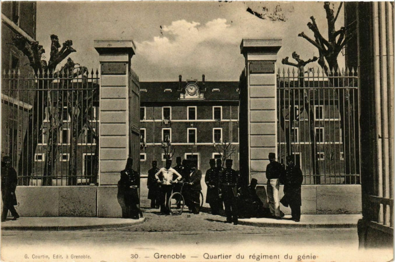 Carte postale ancienne Grenoble - Quartier du Regiment du Genie France à Grenoble