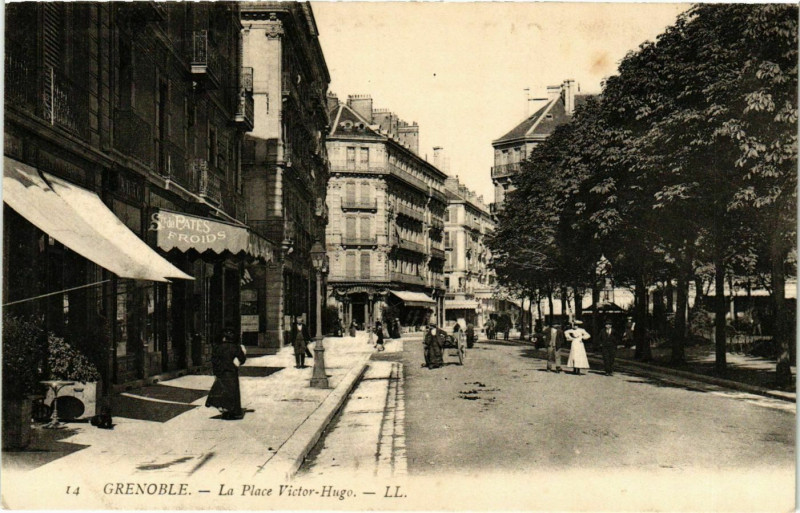 Carte postale ancienne La Place Victor-Hugo à Grenoble