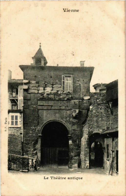 Carte postale ancienne Vienne - Le Theatre Antique France à Vienne