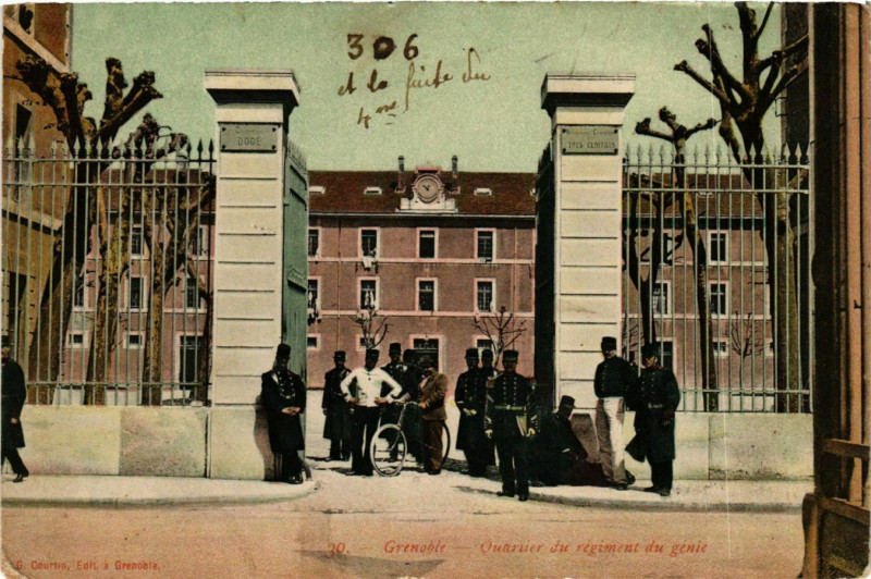 Carte postale ancienne Grenoble - Quartier du Regiment du Genie France à Grenoble
