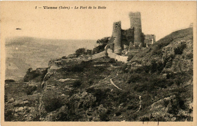 Carte postale ancienne Vienne - Le Fort de la Batie France à Vienne