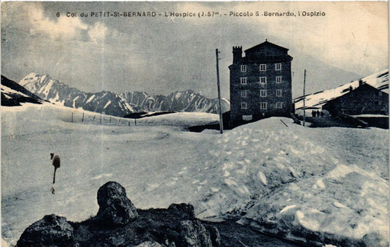 Carte postale ancienne Col du Petit-Bernard - L'Hospice (257 m) - Picccolo S.Bernardo...