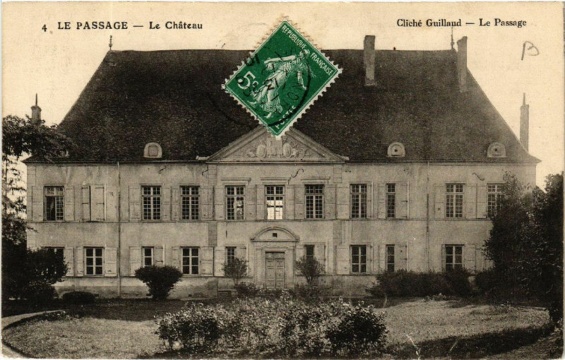 Carte postale ancienne Le Passage - Le Chateau au Passage