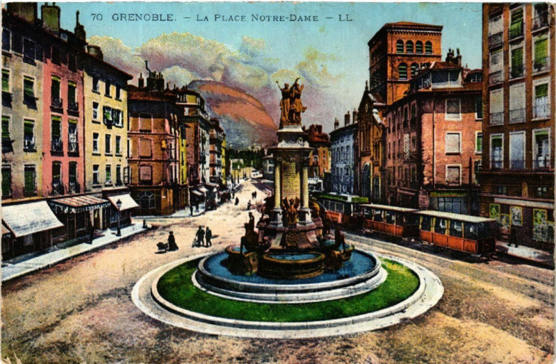 Carte postale ancienne Grenoble - La Place Notre-Dame à Grenoble