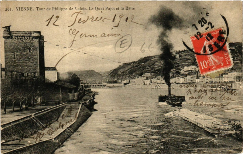 Carte postale ancienne Vienne - Tour de Philippe de Valois - Le Quai Pajot et la Batie à Vienne
