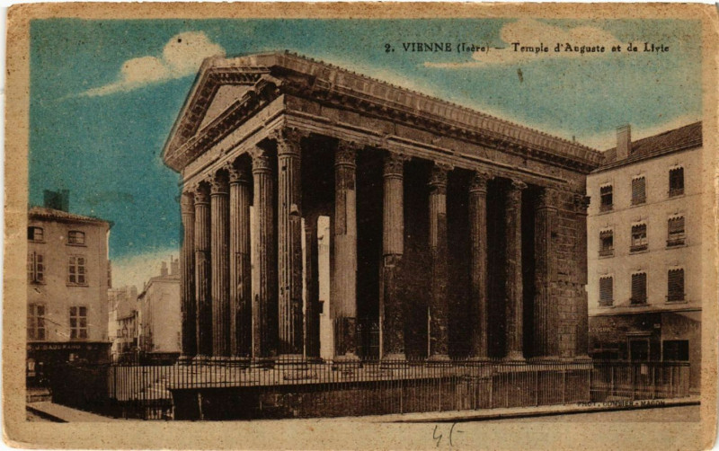 Carte postale ancienne Vienne - Temple d'Auguste et de Livie à Vienne